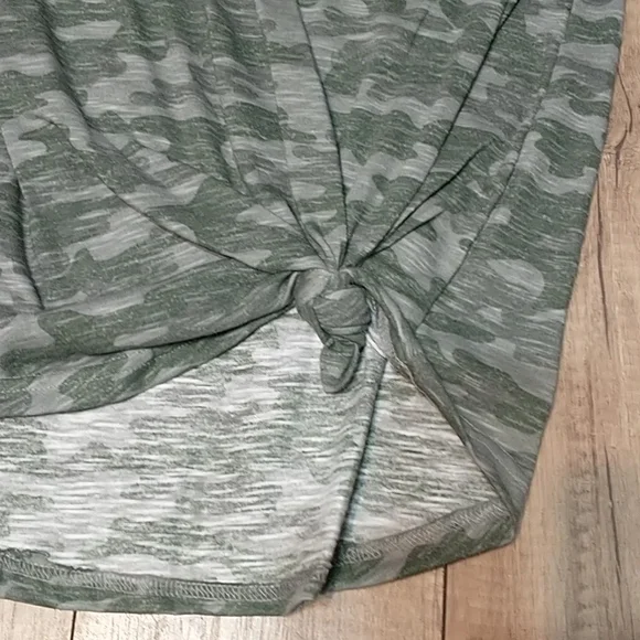 Bobbie Brooks Sz Medium Camo Tank Top - Picture 4 of 13